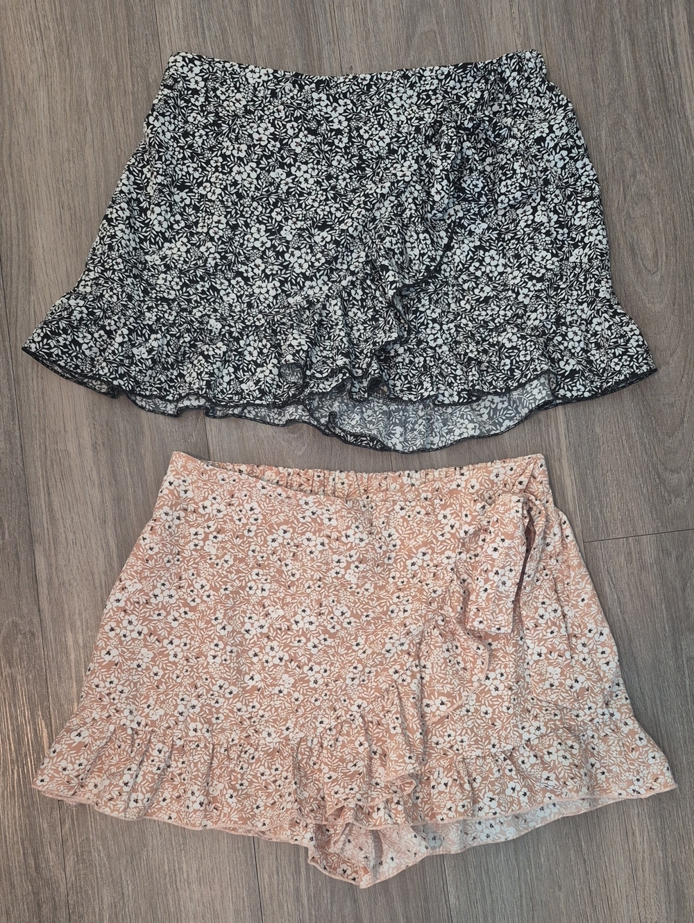 2 Pairs Women’s Floral Ruffle Wrap Skort - Black and Blush